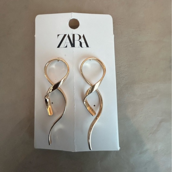 ZARA Irregular Gold Toned Earrings NWT Infinity. 🔥✨✨✨ - Picture 3 of 7
